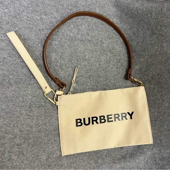 🆕 Burberry Cosmetic Pouch Converted Shoulder Bag with Wristlet Beige - Picture 3 of 13